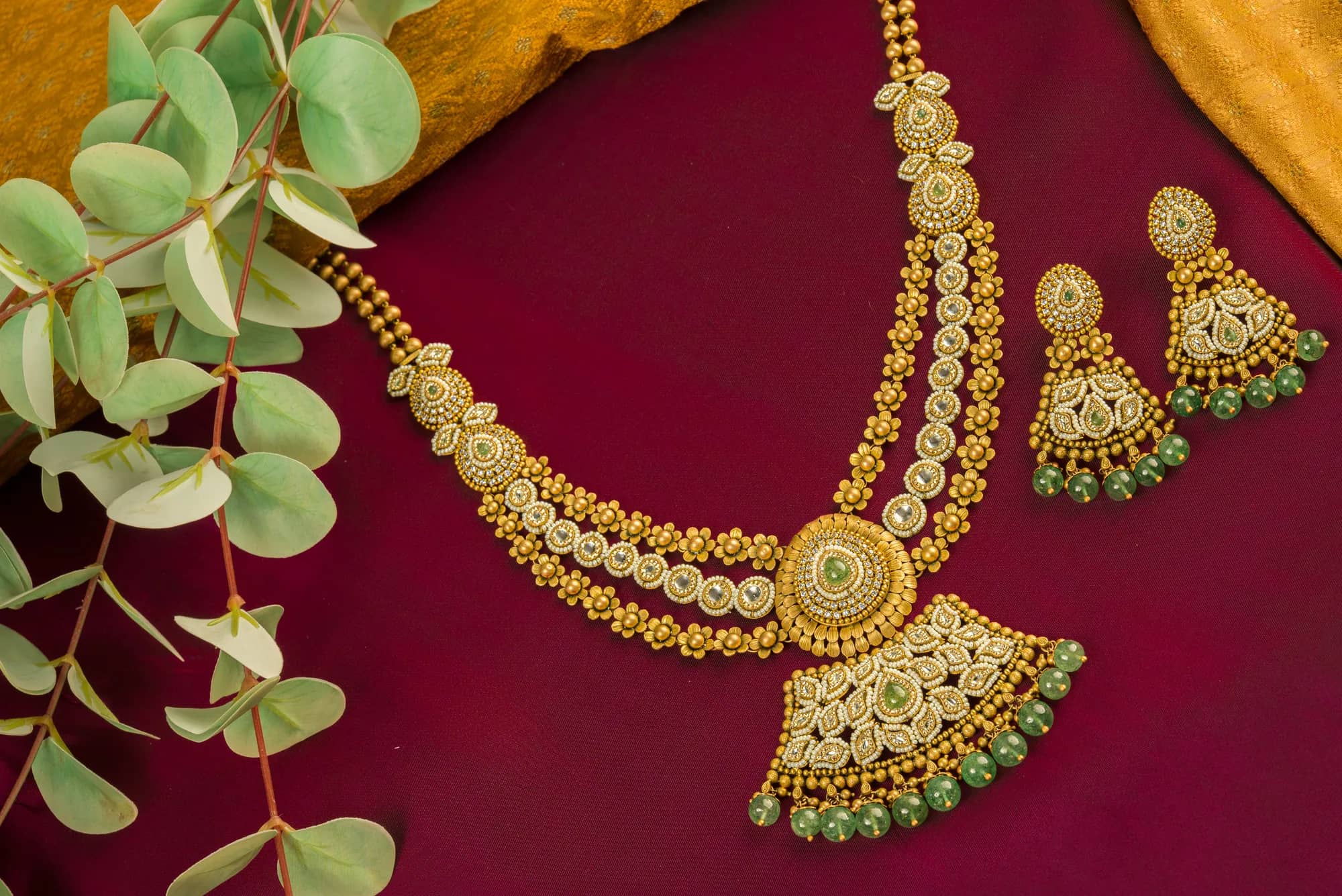 Antique haar with emerald fringe — Antique Gold