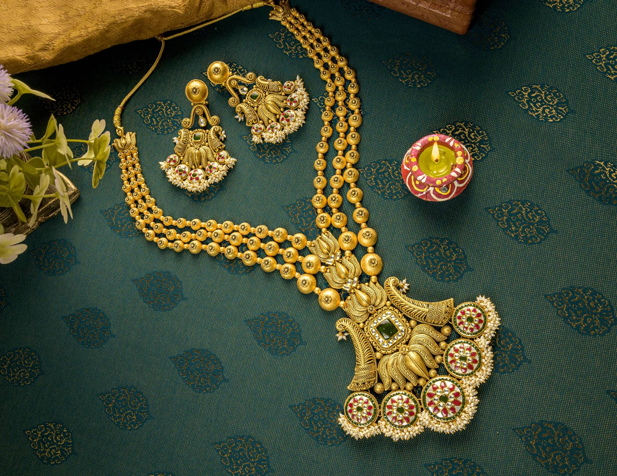 Long haar with medallion pendant — Antique Gold