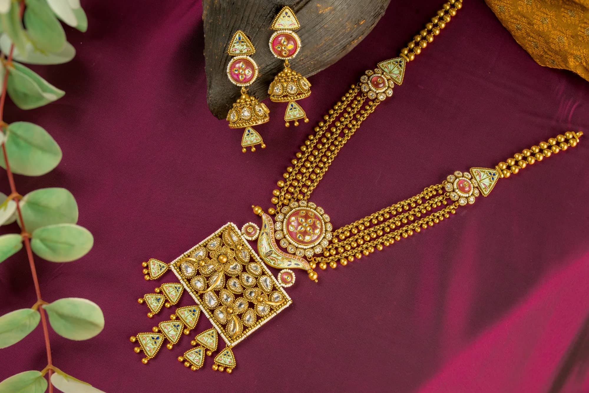 Long chain with kundan pendant — Antique Gold