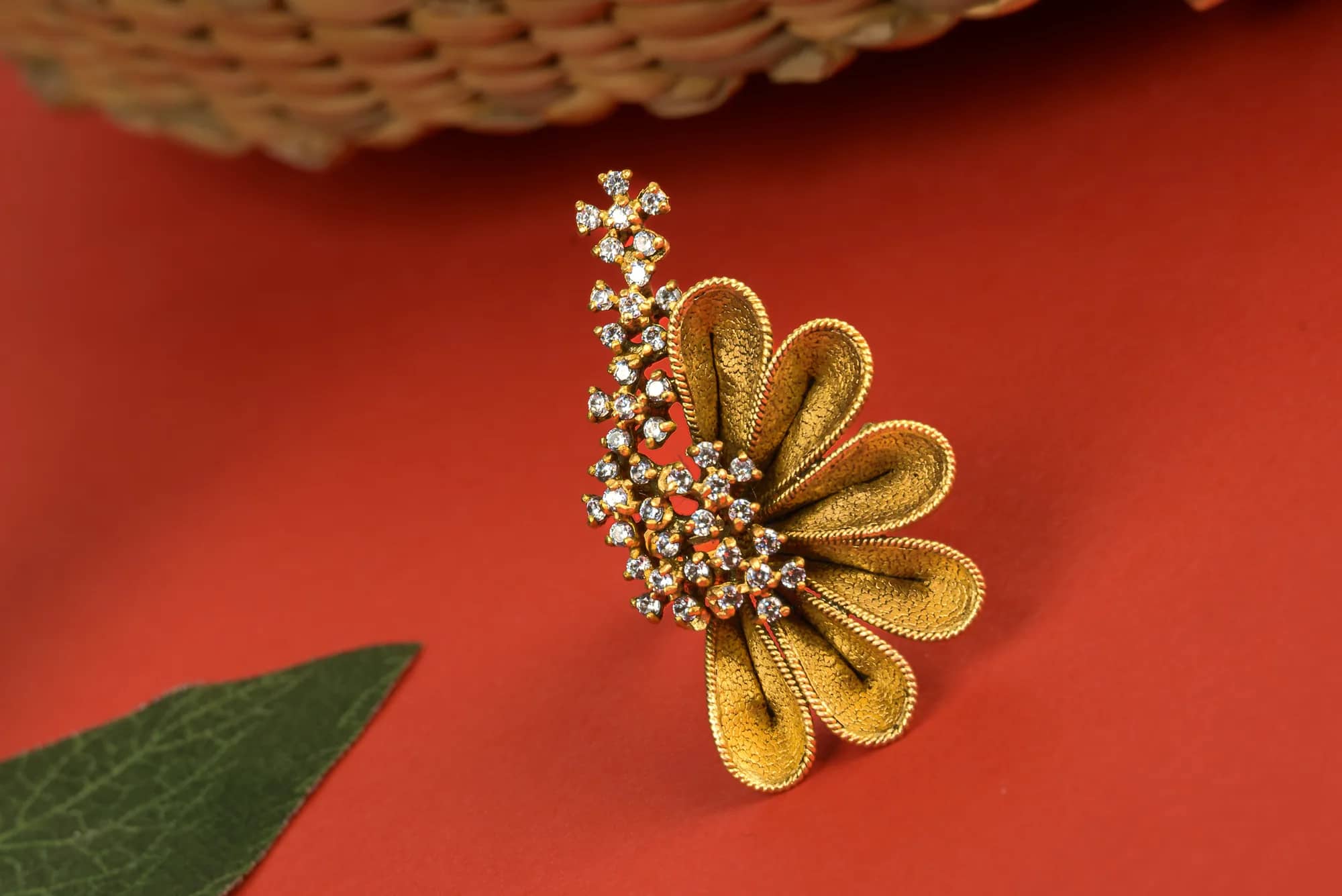 Leaf-spray antique cocktail ring — Antique Gold