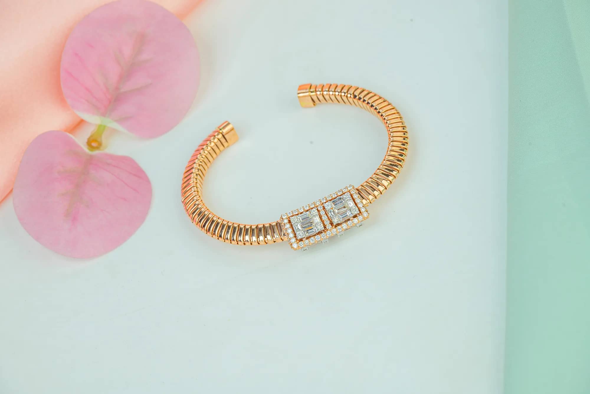 Rose-gold spring bangle with diamond centre — Diamond