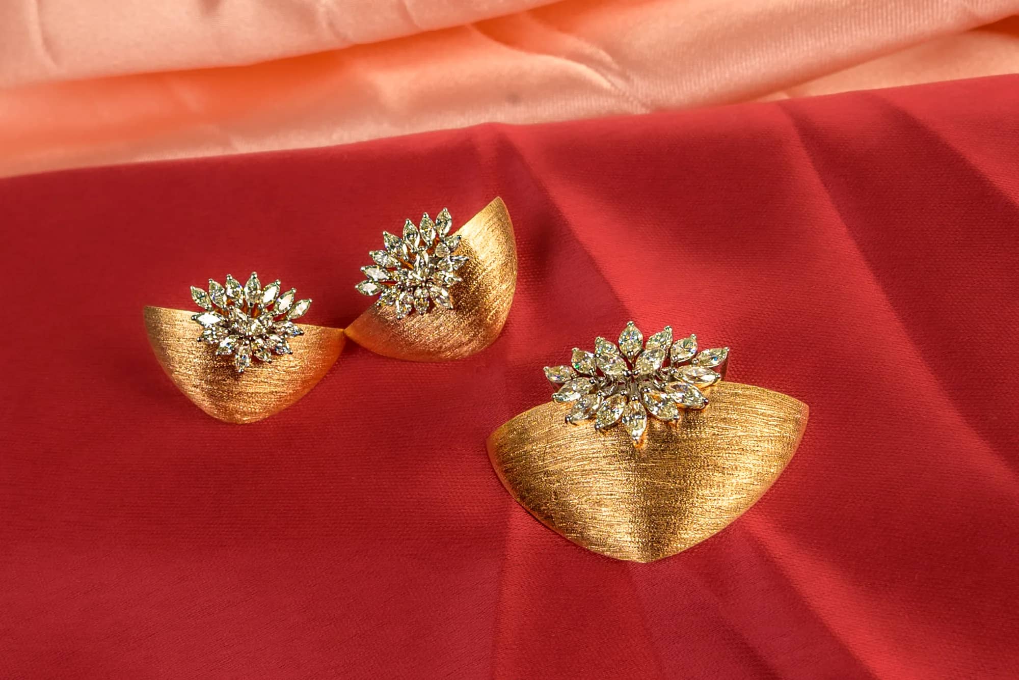 Diamond sunburst pendant set — Diamond