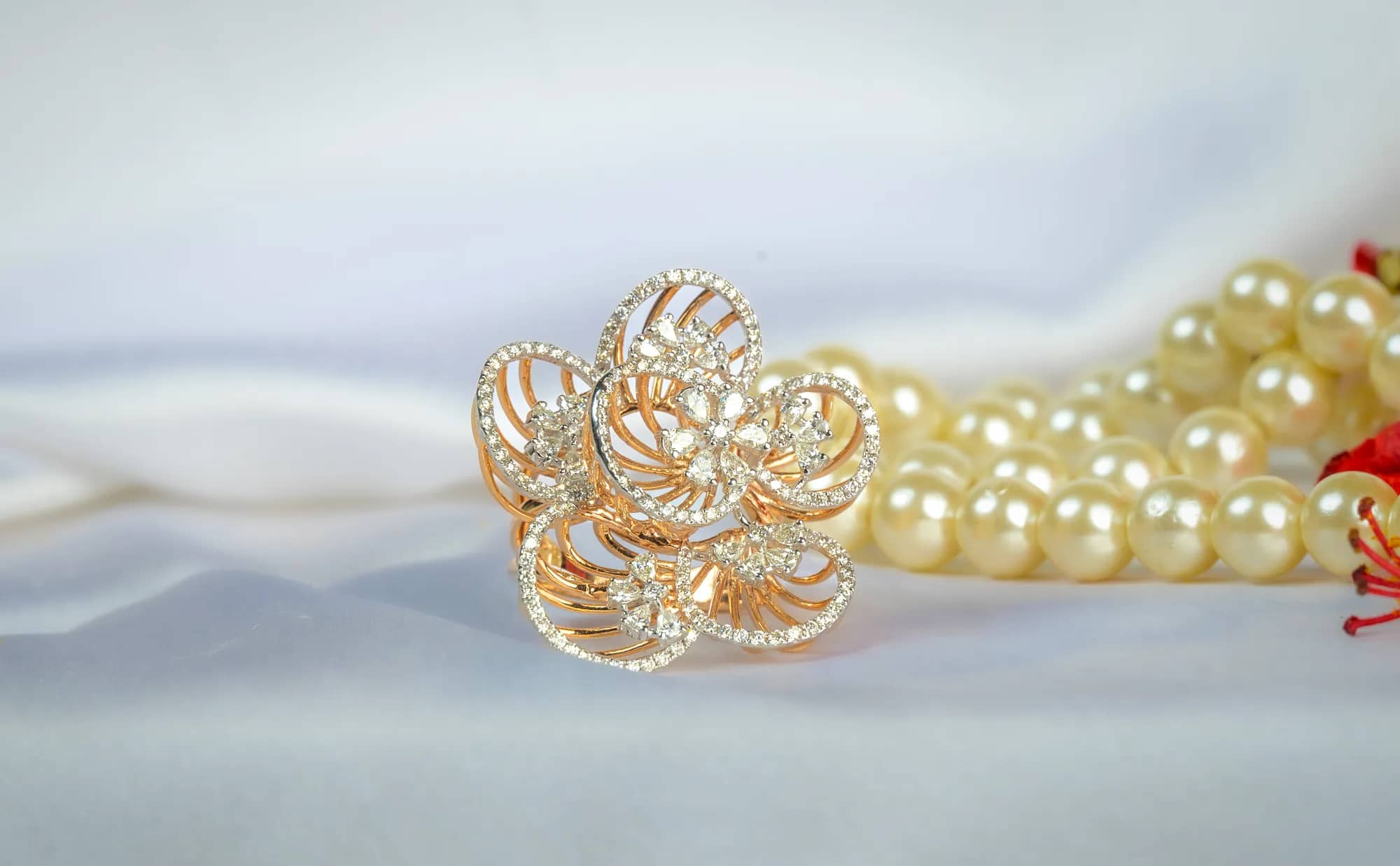 Rose-gold diamond flower ring — Diamond