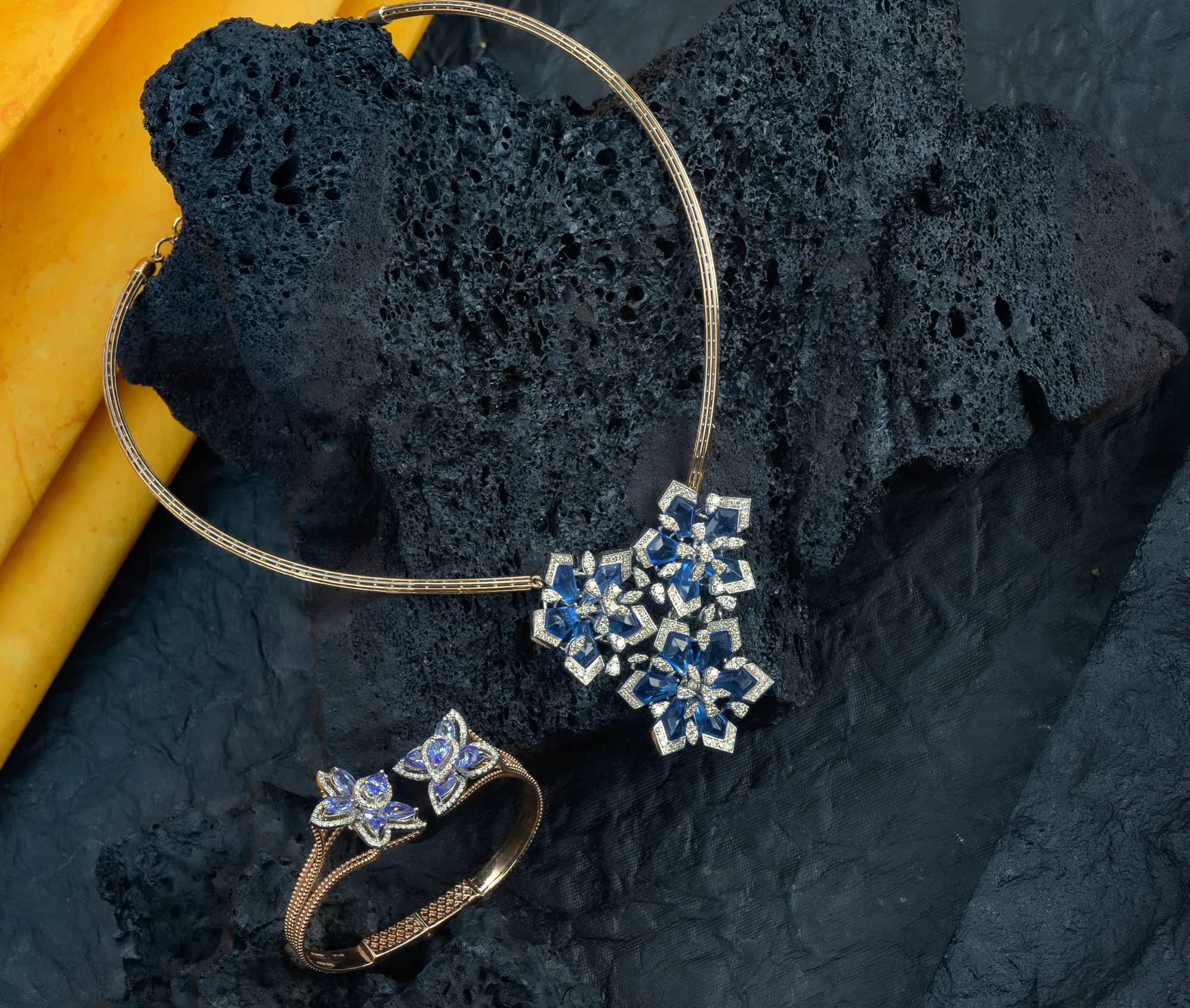 Blue flower diamond necklace with ring — Diamond