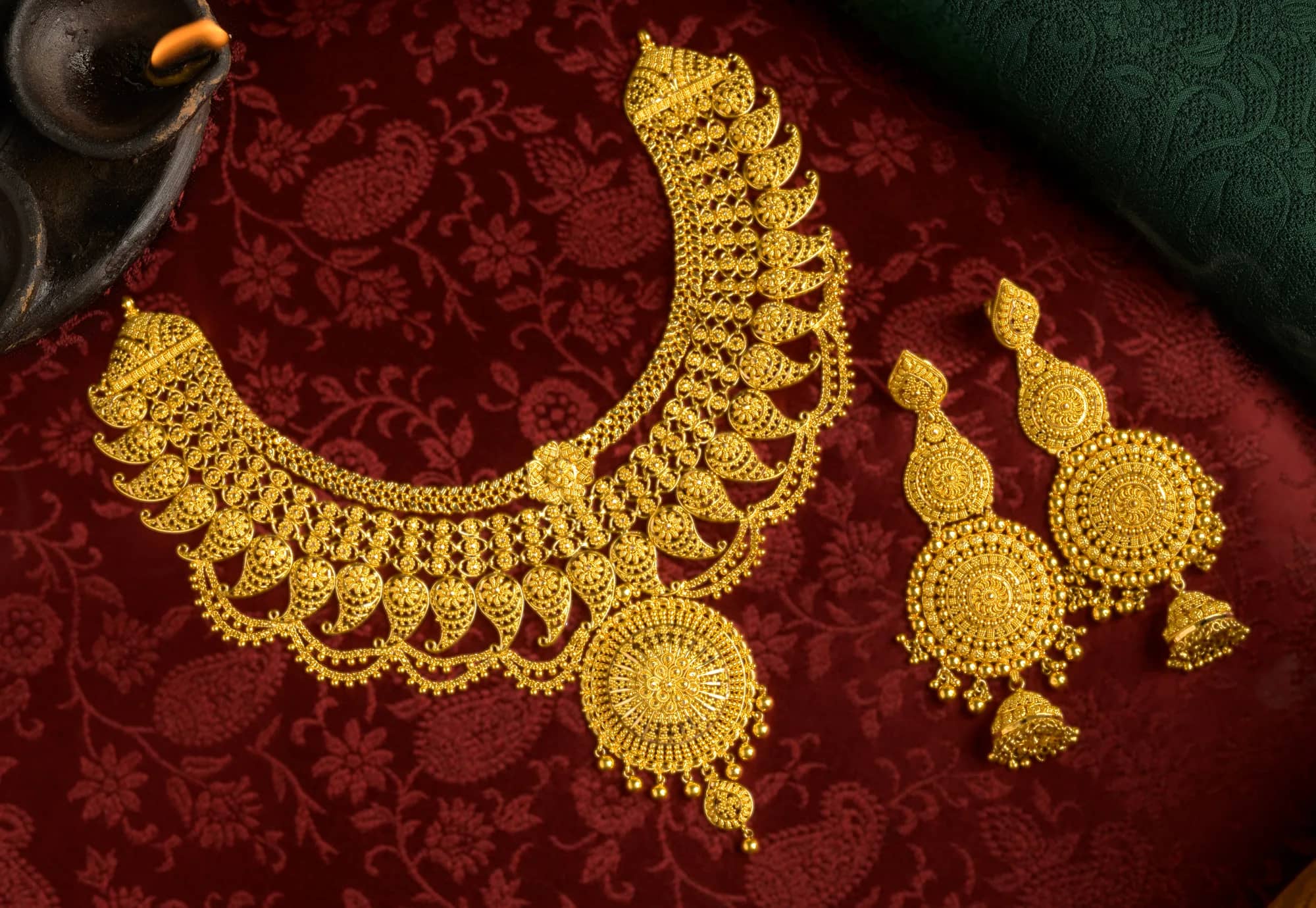 Filigree necklace set with pendant — Plain Yellow Gold