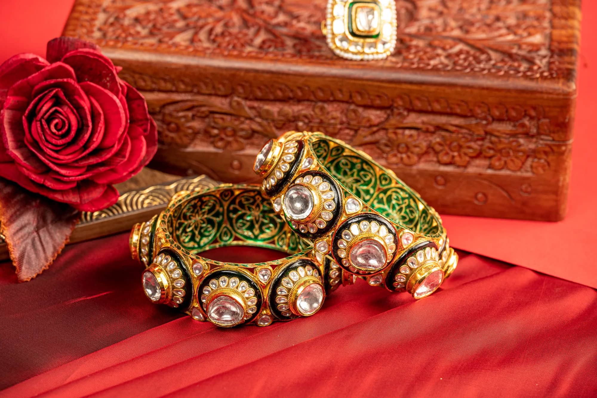 Closed-polki enamel kadas — Riva collection