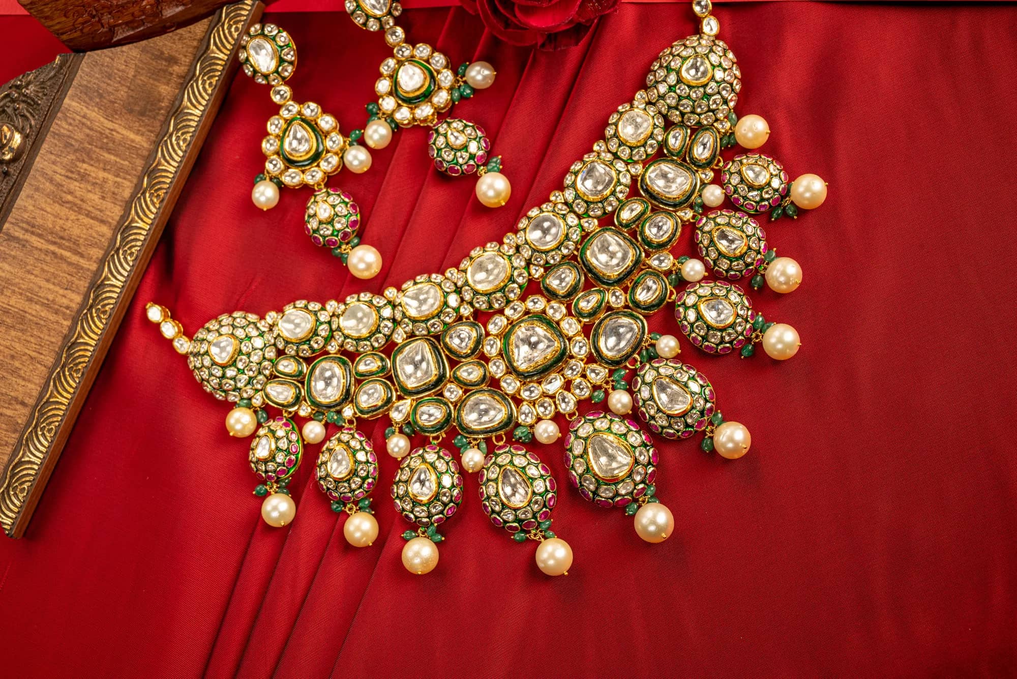 Closed-polki necklace and earrings — Riva collection