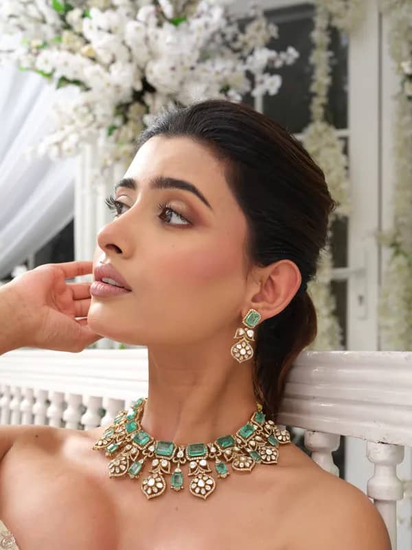 Emerald open-polki choker