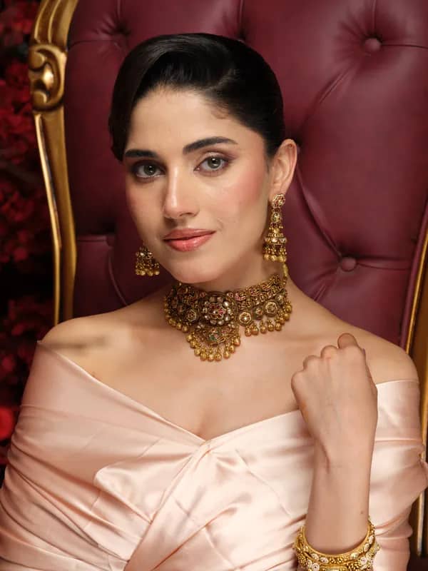 Temple gold choker